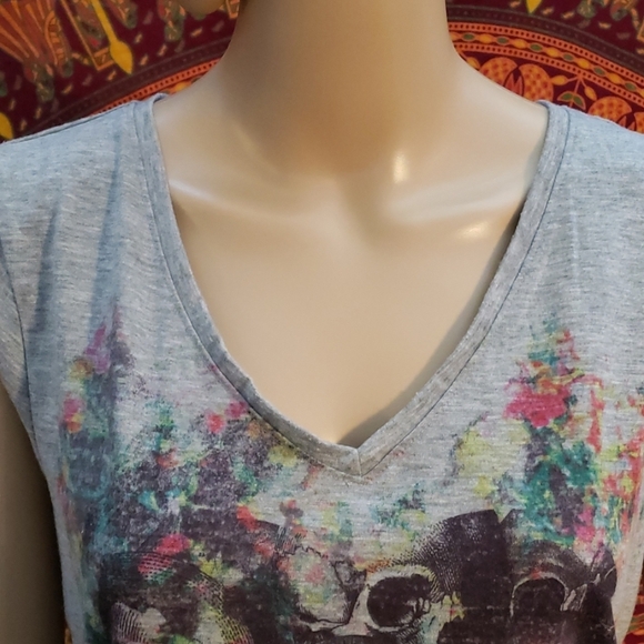 Decree skull heart V-neck size XL - Picture 2 of 5
